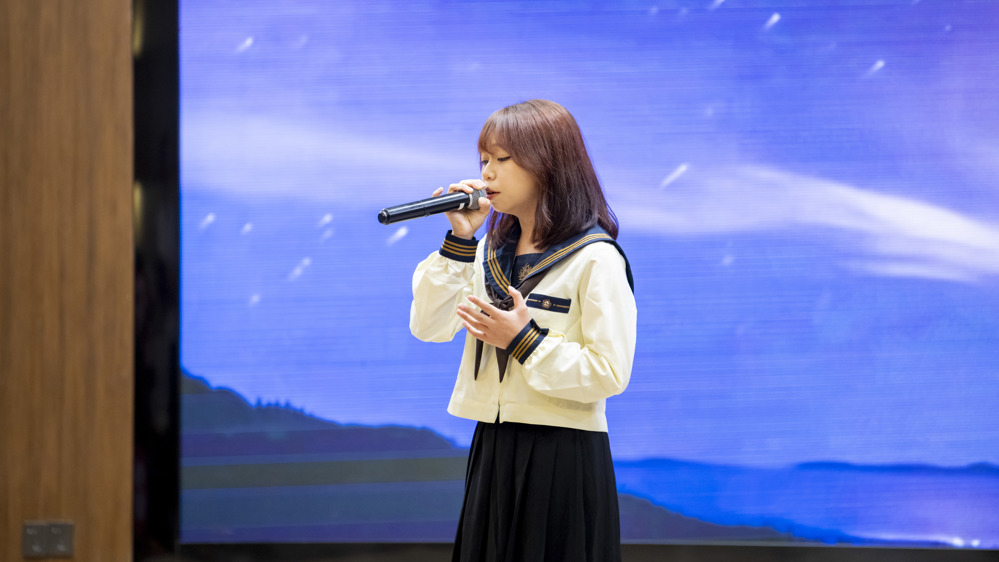 国际学院歌唱《Wonderfuiu》表演(陈观海摄)