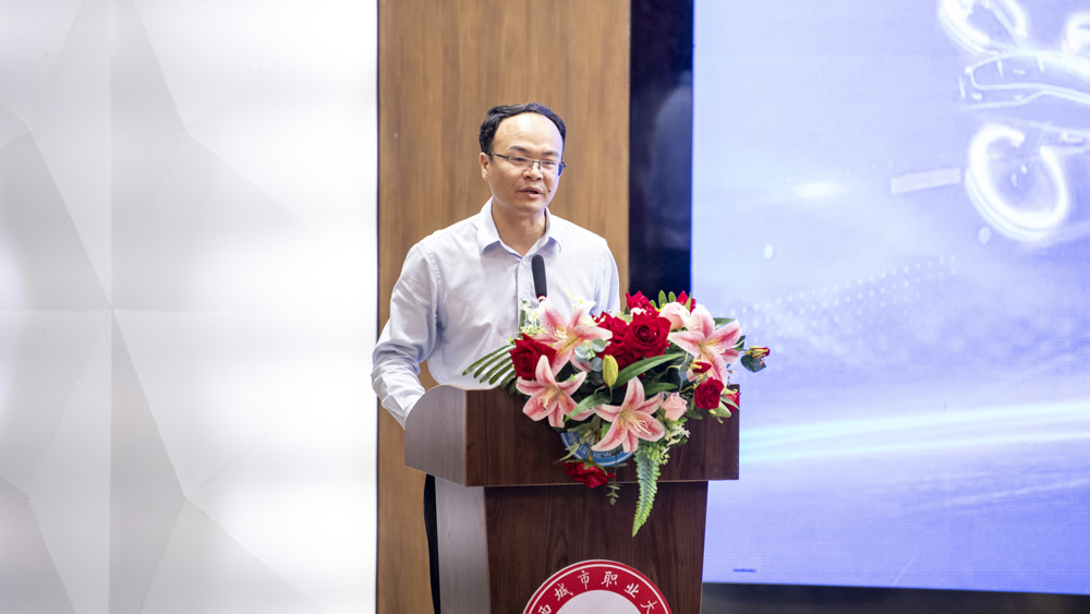 梁华廉副校长致辞(陈观海摄)