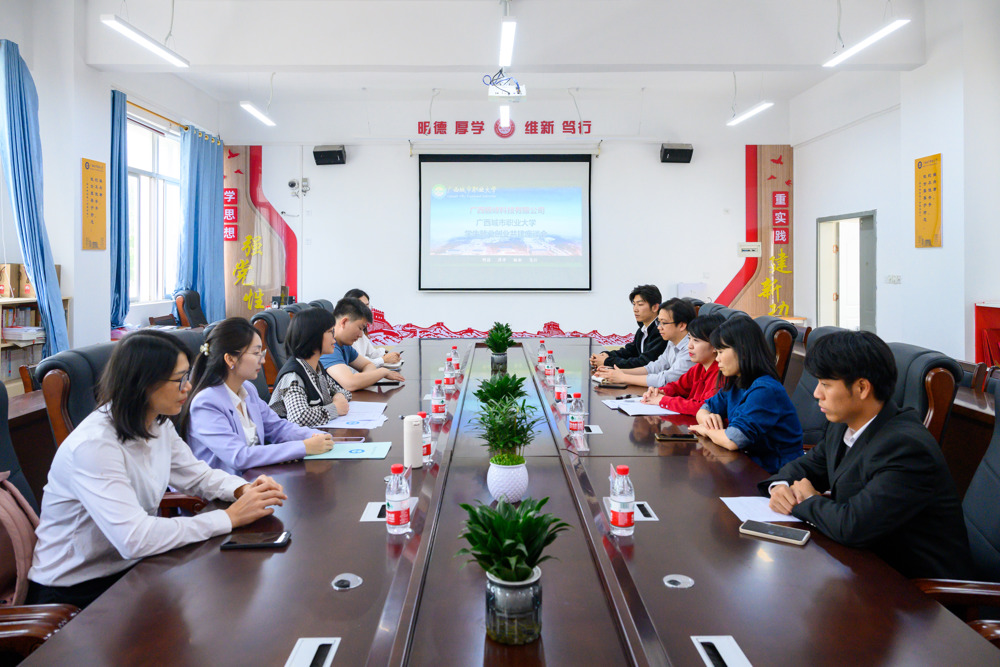 双方代表交流中 双方代表交流中