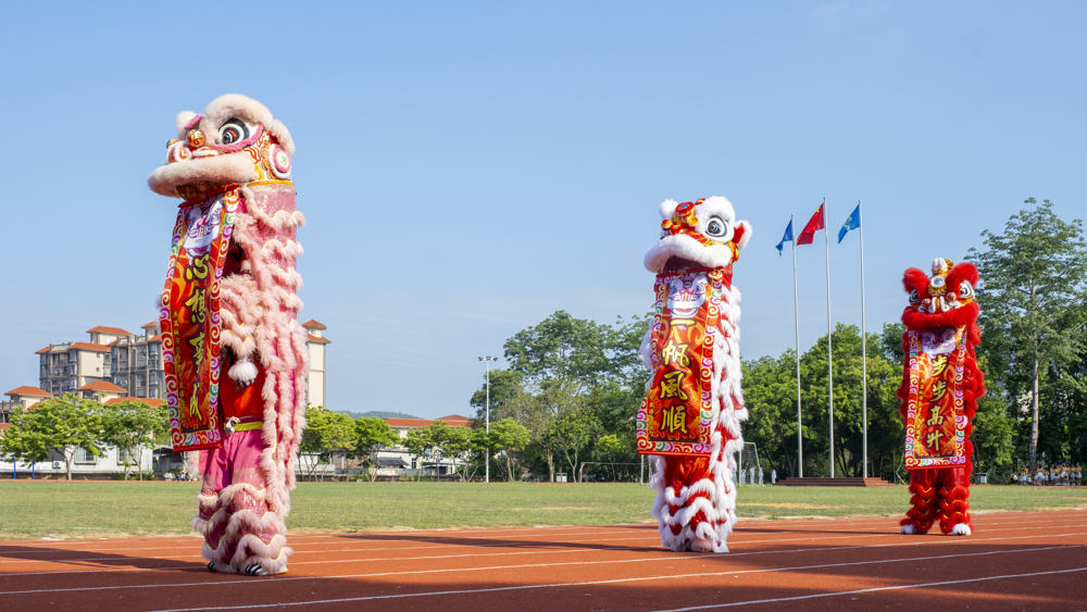 艺传学院开场舞表演5（覃淑惠摄）