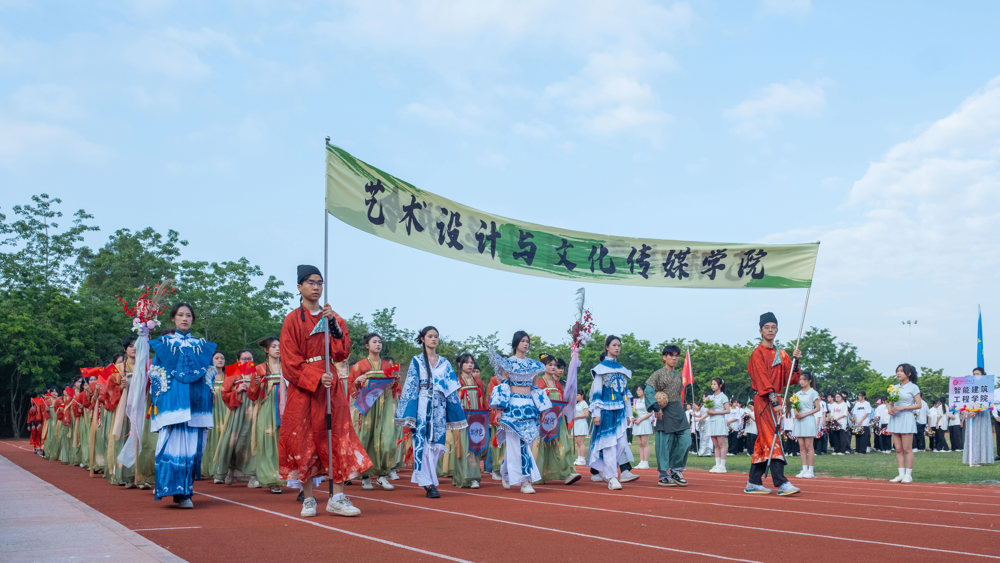 艺传学院方块队3（覃淑惠摄