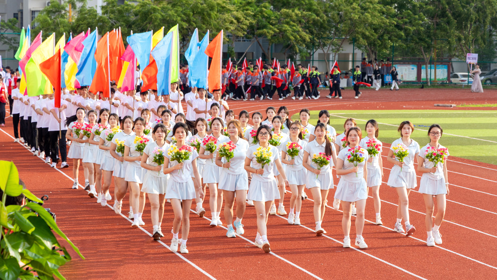 鲜花队方块队入场