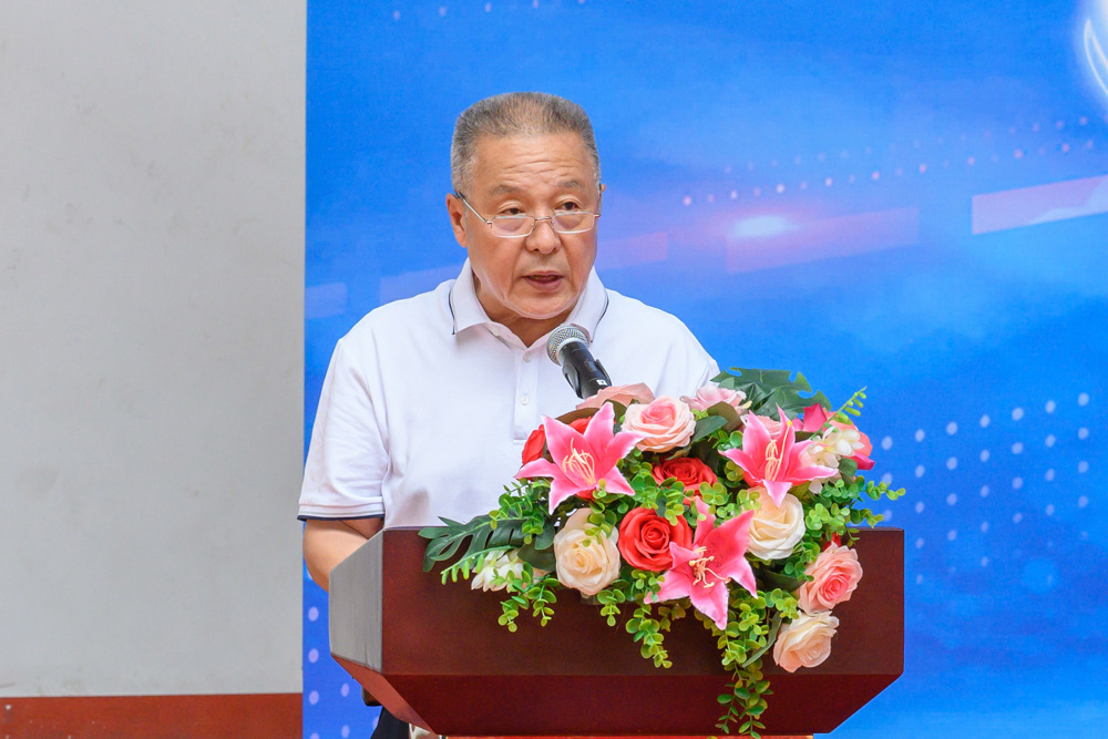 孙登林副校长为仪式致辞—1