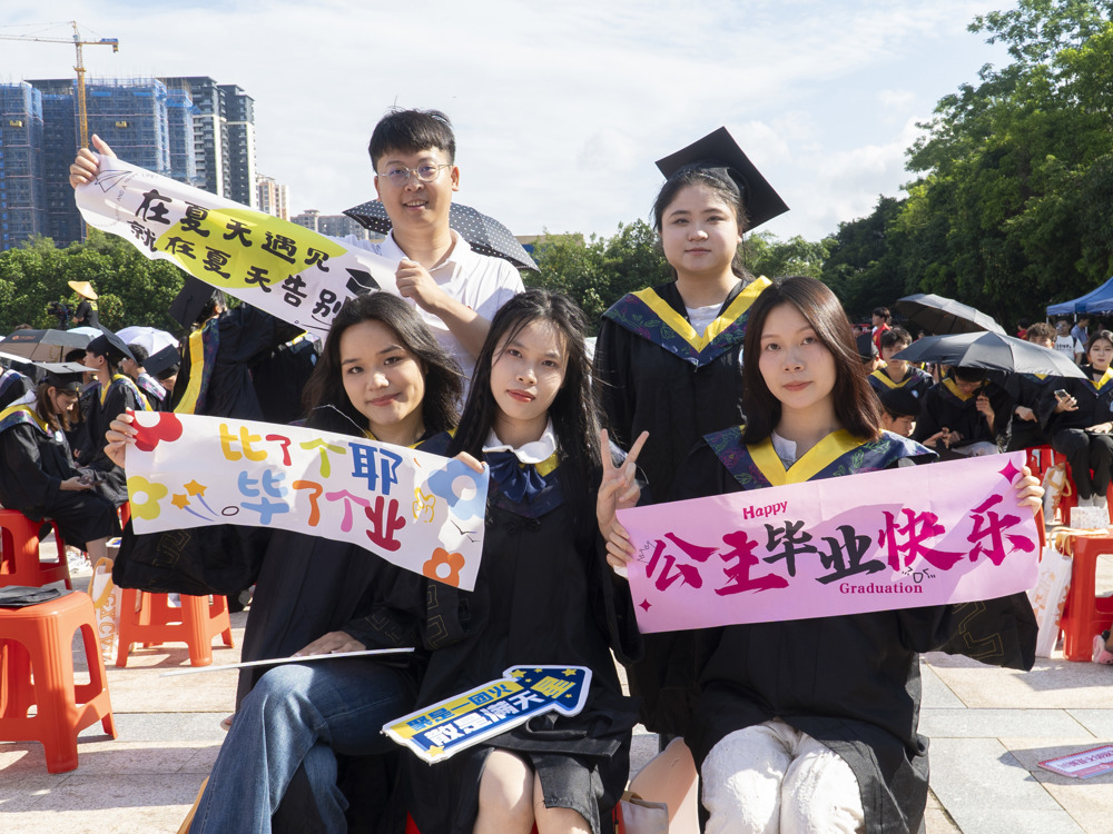 毕业生合照（黎槿柔摄） (3)