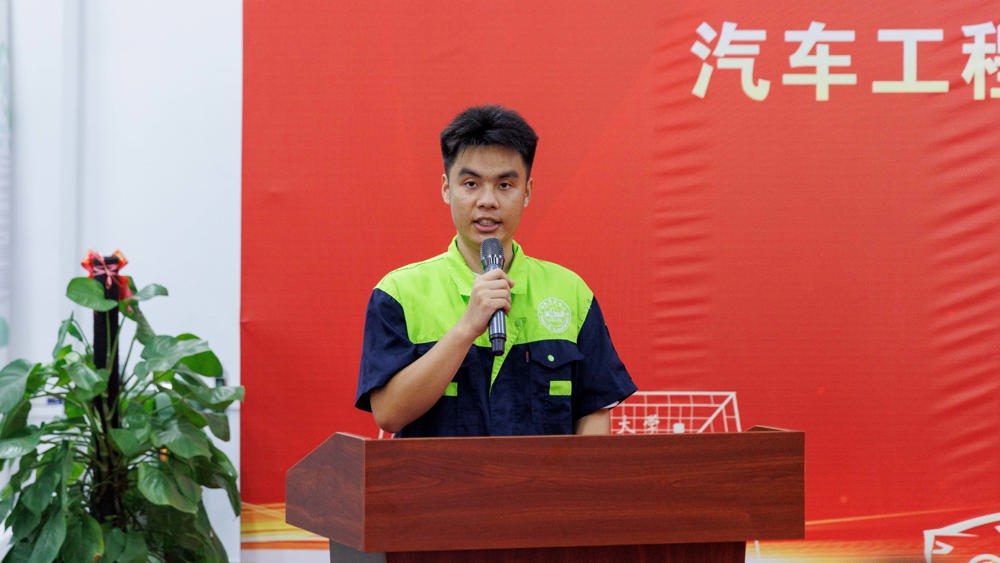 “大国工匠班”首批学员代表 “大国工匠班”首批学员代表