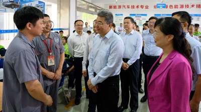 教育部党组成员、副部长吴岩到开云在线调研