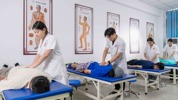 健康学院学生推拿实践