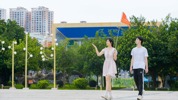 旅游管理专业学生正在进行景区导游实训